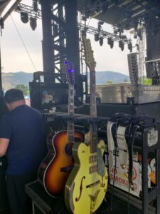 Tuning guitars in Grand Forks